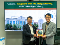 Đoàn công tác Trường Đại học Nha Trang thăm và làm việc với các đối tác tại Hàn Quốc