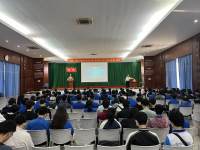 Nhà báo Nguyễn Anh Tuấn giao lưu với sinh viên Trường ĐH Nha Trang về chủ đề “Thành phố thông minh”