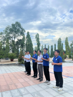 Kỷ niệm 77 năm Ngày Thương binh - Liệt sĩ: Trường Đại học Nha Trang dâng hương tại Nghĩa trang liệt sĩ Hòn Dung
