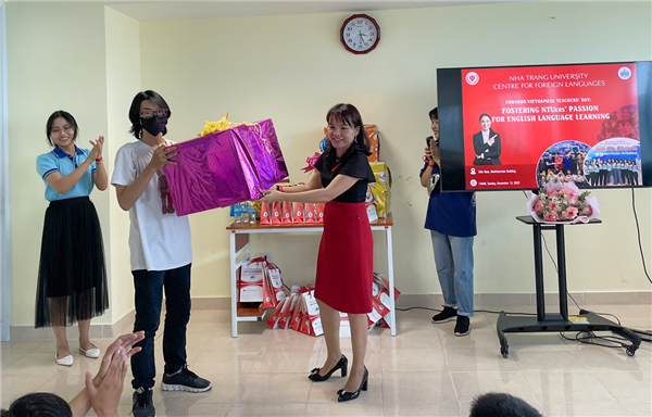 NGOẠI KHÓA TIẾNG ANH CHO SINH VIÊN TOÀN TRƯỜNG