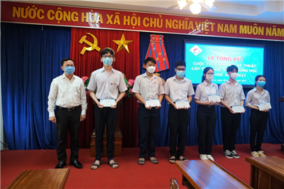 Tặng học bổng trị giá hơn 40 triệu đồng cho thí sinh tham gia cuộc thi Khoa học kỹ thuật dành cho học sinh tỉnh Khánh Hòa năm học 2021-2022