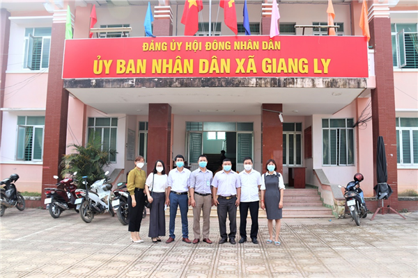 Trường ĐH Nha Trang: Tặng 3 tấn gạo và 300 chai nước mắm cho đồng bào xã Giang Ly