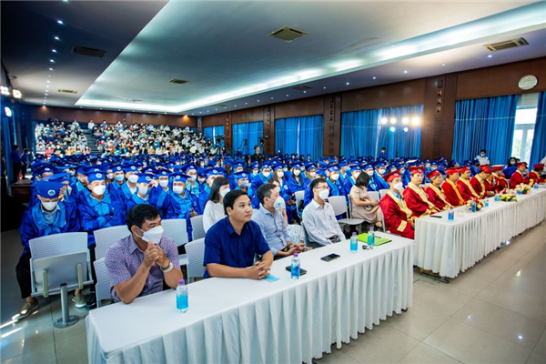 Trường ĐH Nha Trang tổ chức lễ trao bằng tốt nghiệp Đại học, Cao đẳng năm 2022