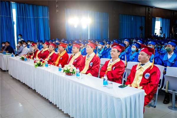 Trường ĐH Nha Trang tổ chức lễ trao bằng tốt nghiệp Đại học, Cao đẳng năm 2022