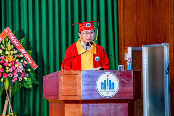 Trường ĐH Nha Trang tổ chức lễ trao bằng tốt nghiệp Đại học, Cao đẳng năm 2022