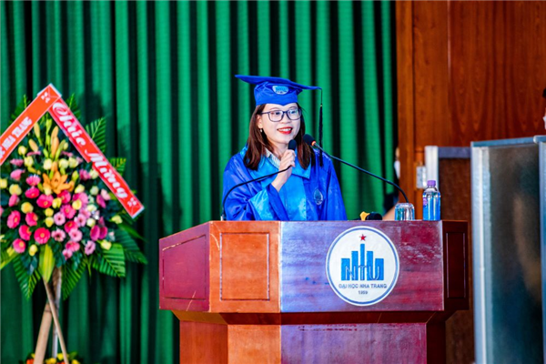Trường ĐH Nha Trang tổ chức lễ trao bằng tốt nghiệp Đại học, Cao đẳng năm 2022