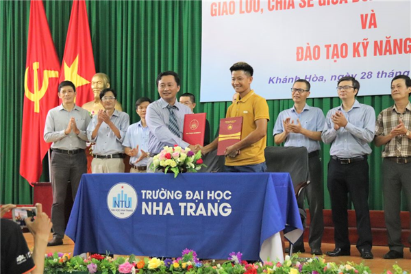 Gần 1000 lượt sinh viên tham dự Ngày hội việc làm năm 2022 tại Trường ĐH Nha Trang