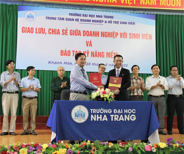 Gần 1000 lượt sinh viên tham dự Ngày hội việc làm năm 2022 tại Trường ĐH Nha Trang