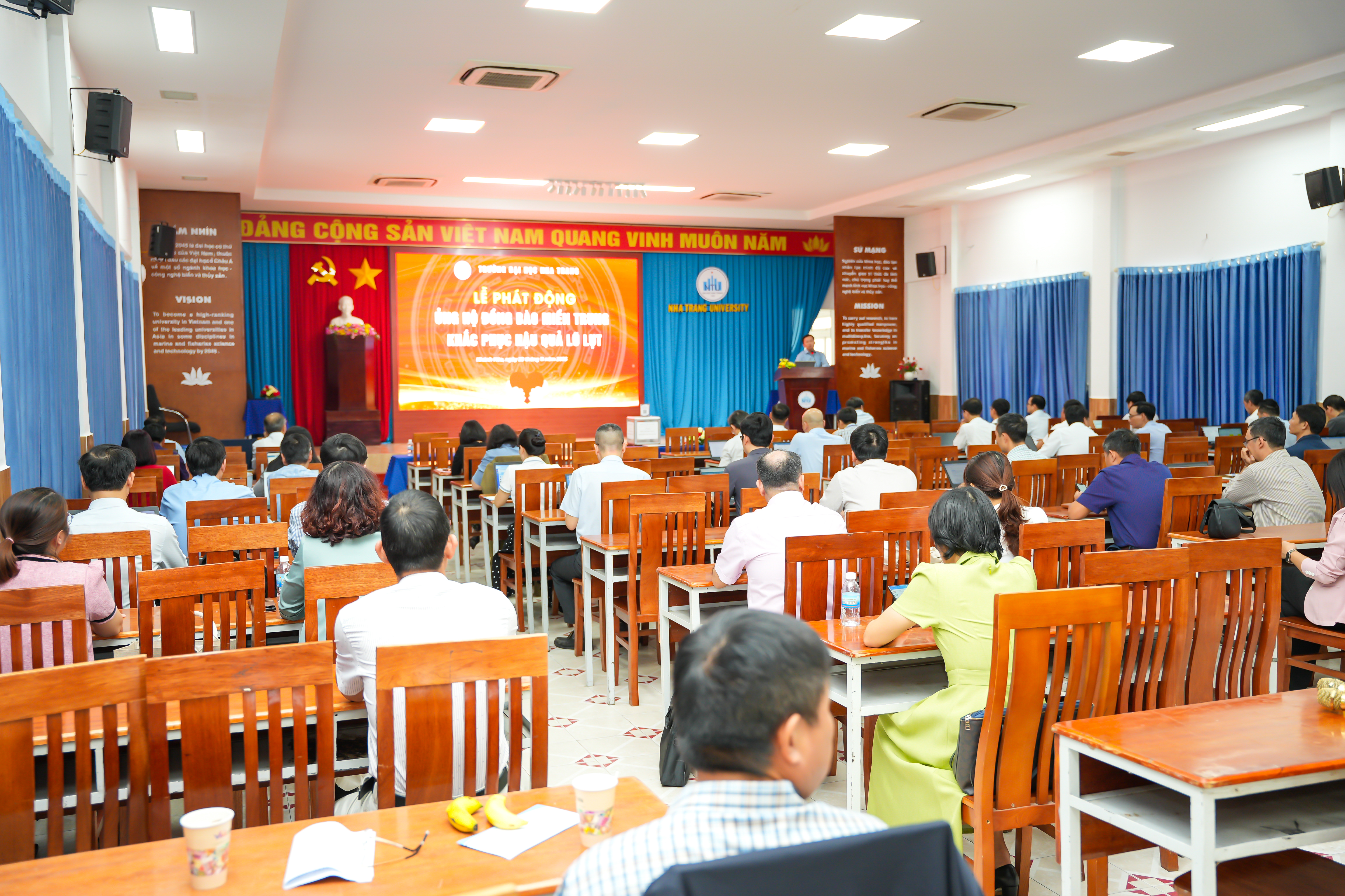 Trường Đại học Nha Trang tổ chức Lễ phát động ủng hộ đồng bào miền Trung khắc phục hậu quả lũ lụt