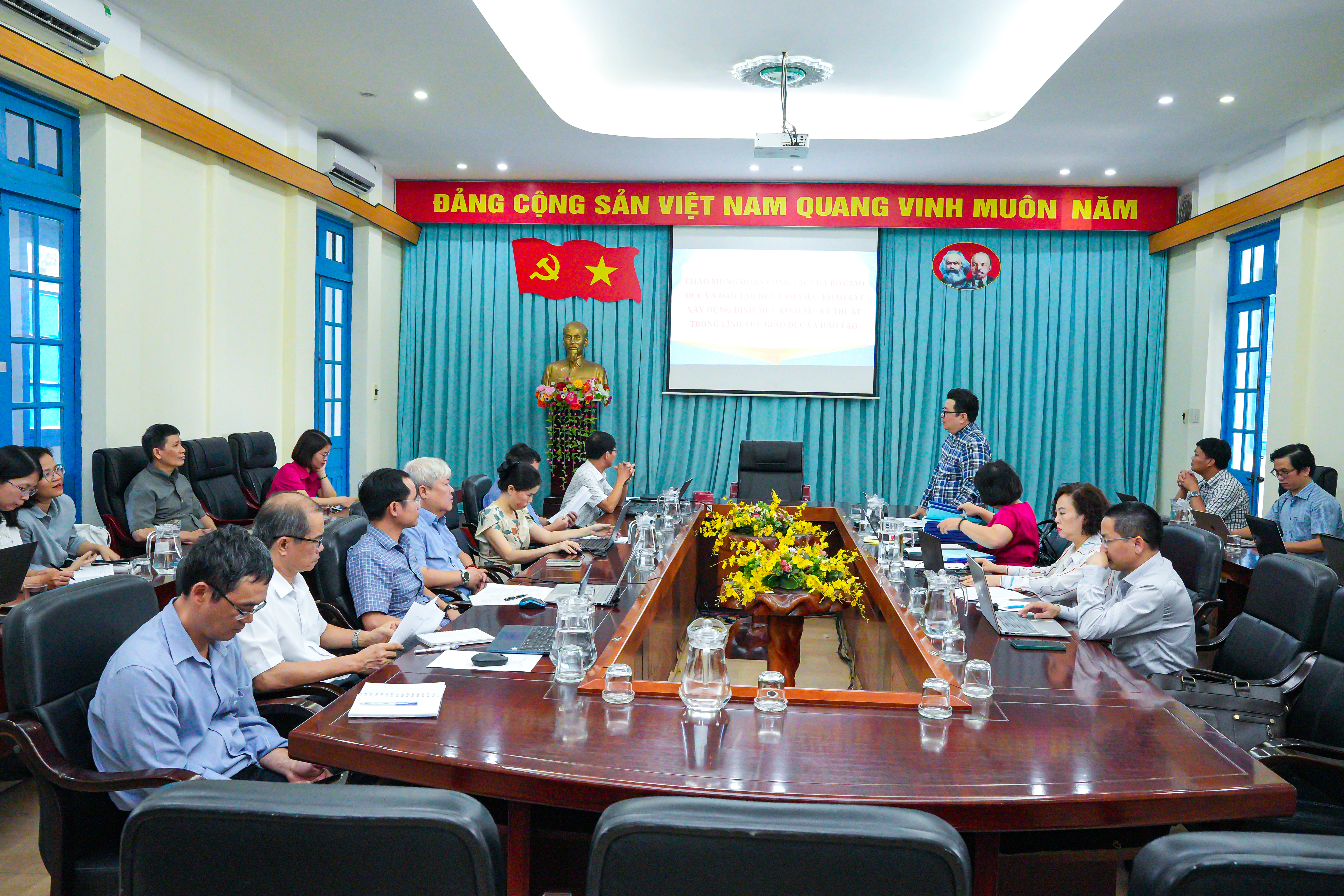 Trường Đại học Nha Trang làm việc với Đoàn khảo sát Bộ GD&ĐT về xây dựng định mức kinh tế - kỹ thuật