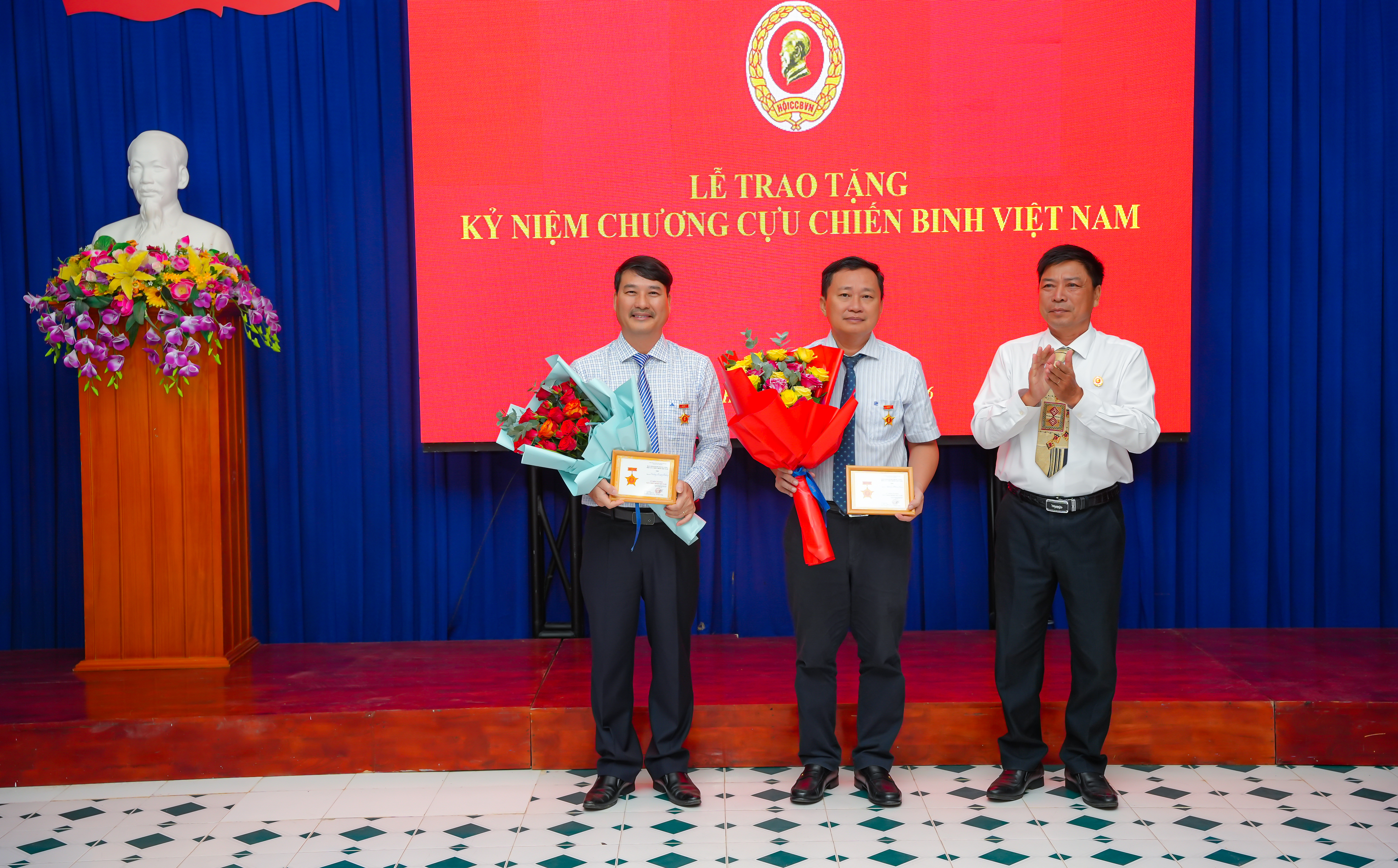 Trường Đại học Nha Trang tổ chức Lễ trao tặng Kỷ niệm chương Cựu chiến binh Việt Nam