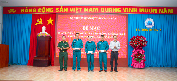 Bế mạc huấn luyện Đại đội tự vệ Pháo phòng không 37mm-1 năm 2026