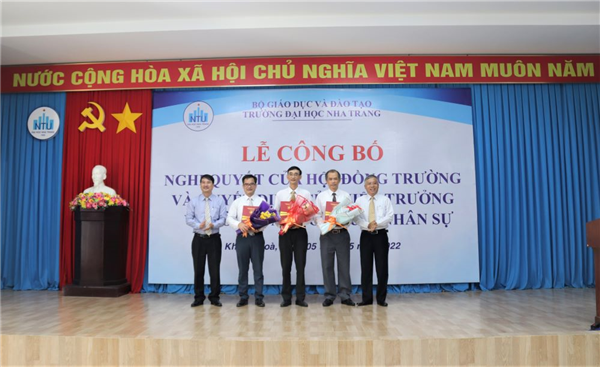 Công bố nghị quyết của Hội đồng trường và quyết định của Hiệu trưởng về công tác tổ chức, nhân sự