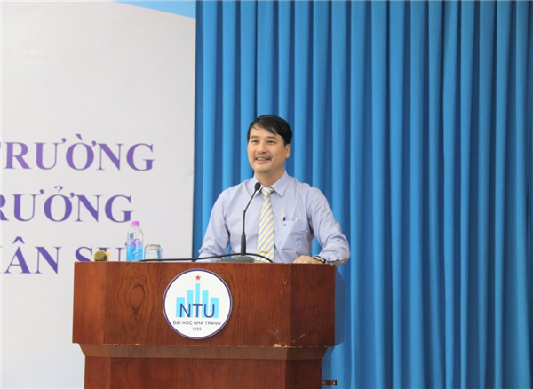 Công bố nghị quyết của Hội đồng trường và quyết định của Hiệu trưởng về công tác tổ chức, nhân sự