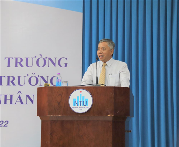 Công bố nghị quyết của Hội đồng trường và quyết định của Hiệu trưởng về công tác tổ chức, nhân sự
