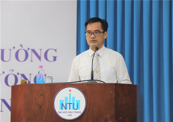 Công bố nghị quyết của Hội đồng trường và quyết định của Hiệu trưởng về công tác tổ chức, nhân sự