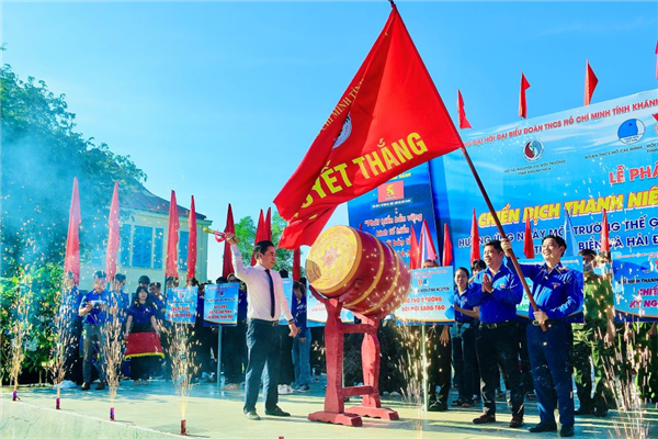 Trường ĐH Nha Trang phối hợp tổ chức Lễ ra quân chiến dịch tình nguyện hè 2022, hưởng ứng ngày Môi trường thế giới