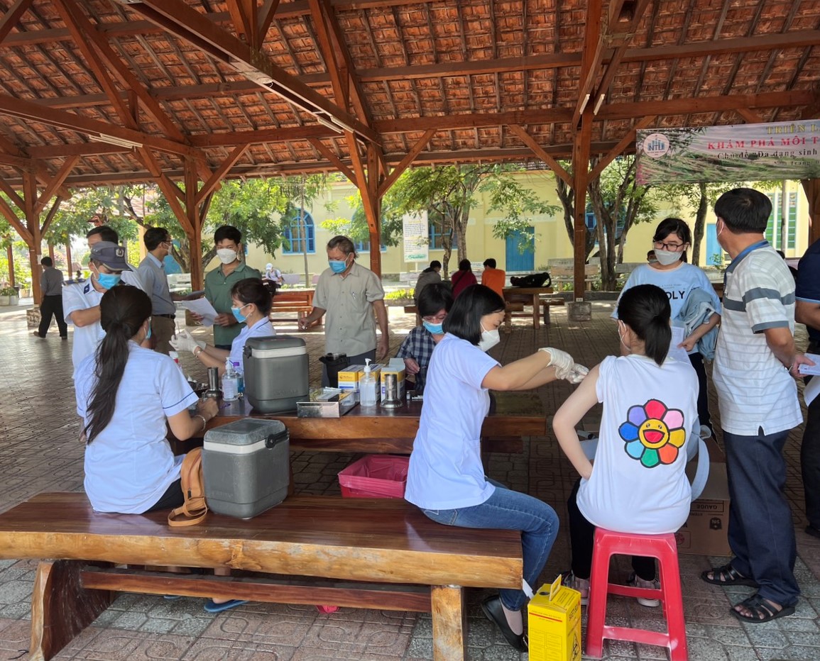 Tổ chức tiêm vắc-xin phòng Covid 19 mũi 4 tại Trường ĐH Nha Trang