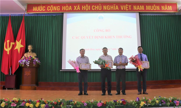 Tổ chức Hội nghị đối thoại giữa Hiệu trưởng với Viên chức, người lao động và công bố các quyết định khen thưởng, bổ nhiệm nhân sự