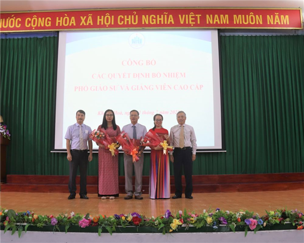 Tổ chức Hội nghị đối thoại giữa Hiệu trưởng với Viên chức, người lao động và công bố các quyết định khen thưởng, bổ nhiệm nhân sự