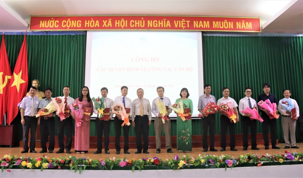 Tổ chức Hội nghị đối thoại giữa Hiệu trưởng với Viên chức, người lao động và công bố các quyết định khen thưởng, bổ nhiệm nhân sự