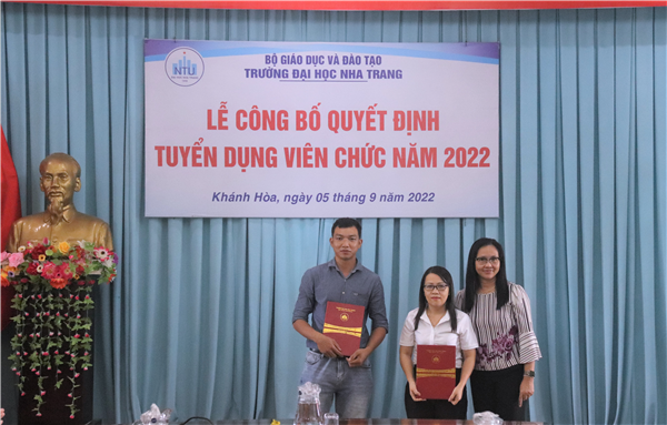 Tổ chức lễ công bố quyết định tuyển dụng viên chức năm 2022