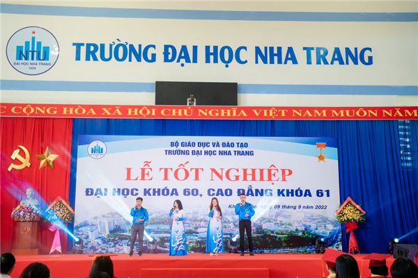 Tổ chức Lễ tốt nghiệp đại học khóa 60, cao đẳng khóa 61