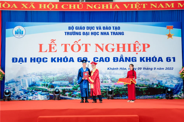 Tổ chức Lễ tốt nghiệp đại học khóa 60, cao đẳng khóa 61