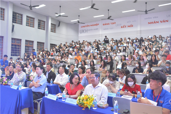 Sinh viên Trường ĐH Nha Trang đạt giải Nhất cuộc thi Hùng biện tiếng Trung tỉnh Khánh Hòa lần thứ Nhất