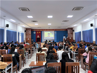 Hơn 200 sinh viên tham dự hội thảo “Tu nghiệp hưởng lương tại Mỹ” Hơn 200 sinh viên tham dự hội thảo “Tu nghiệp hưởng lương tại Mỹ”