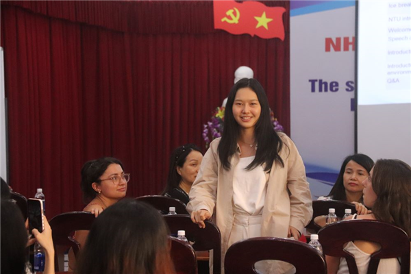 Sinh viên Trường ĐH Nha Trang trao đổi, học tập với đoàn sinh viên Hoa Kỳ