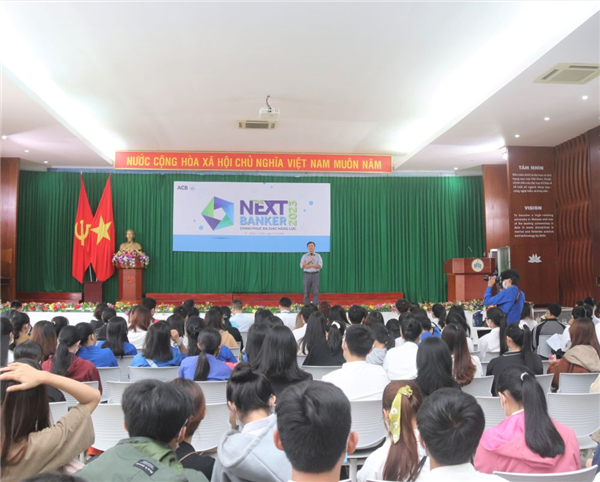 Hơn 300 sinh viên tham dự chương trình The Next Banker 2023