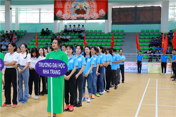 Gặp mặt và tuyên dương đoàn vận động viên tham gia Hội thao Khối thi đua các Trường ĐH, CĐ tỉnh Khánh Hòa năm học 2022-2023