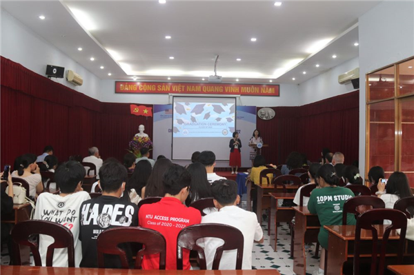 Bế giảng Chương trình tiếng Anh Access khóa 2020 - 2022