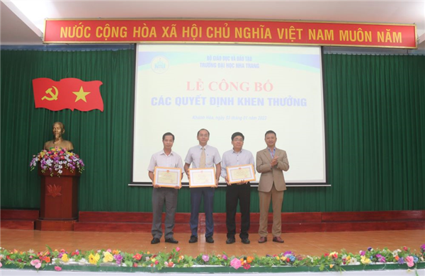 Công bố các quyết định nhân sự và khen thưởng các cấp