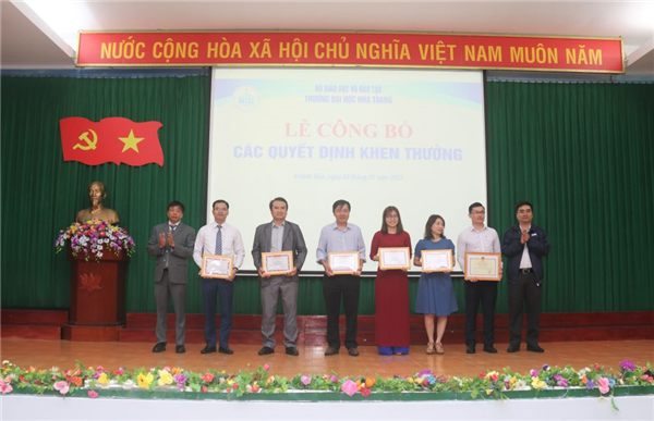 Công bố các quyết định nhân sự và khen thưởng các cấp