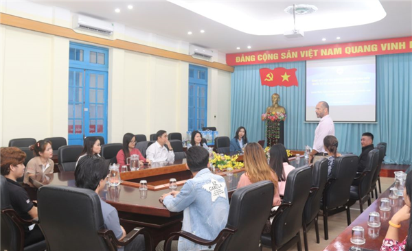 Gặp mặt sinh viên quốc tế và người nước ngoài đang học tập, làm việc tại trường nhân dịp Tết Nguyên đán 2023