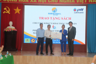 Công ty Siam Brothers Việt Nam tặng tài liệu phục vụ đào tạo thuyền trưởng, máy trưởng cho Viện KH&CN Khai thác Thủy sản