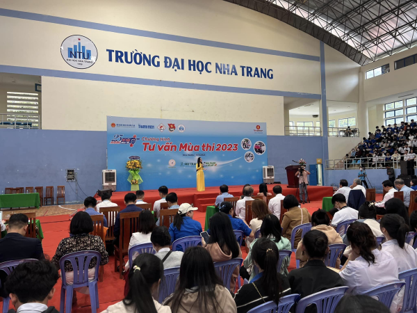 Gần 2000 học sinh tham gia Ngày hội tư vấn tuyển sinh tại Trường ĐH Nha Trang