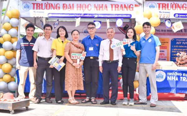 Gần 2000 học sinh tham gia Ngày hội tư vấn tuyển sinh tại Trường ĐH Nha Trang