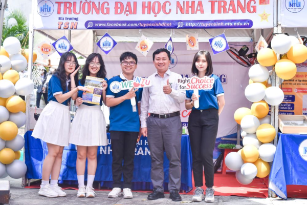 Gần 2000 học sinh tham gia Ngày hội tư vấn tuyển sinh tại Trường ĐH Nha Trang