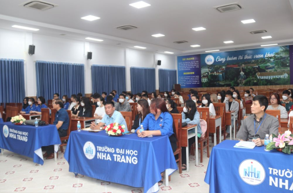 Lãnh đạo Nhà trường gặp gỡ và đối thoại với sinh viên chương trình đào tạo Minh Phú – NTU