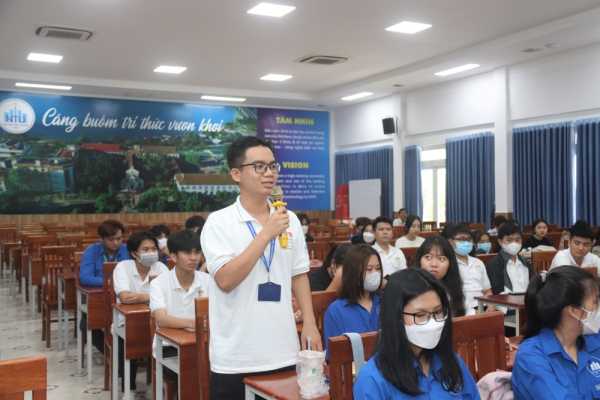 Lãnh đạo Nhà trường gặp gỡ và đối thoại với sinh viên chương trình đào tạo Minh Phú – NTU