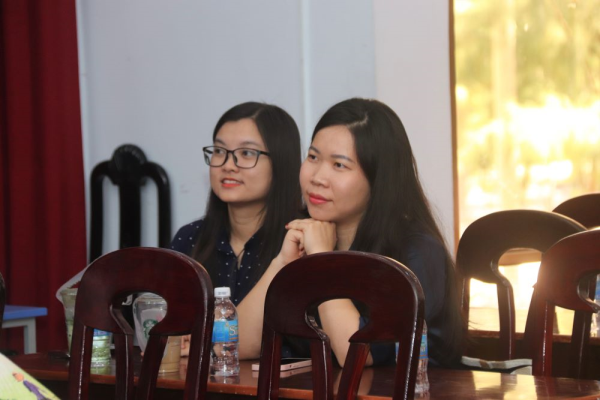 Sinh viên Trường ĐH Nha Trang giao lưu với đoàn sinh viên Trường ĐH Evergreen (Hoa Kỳ)