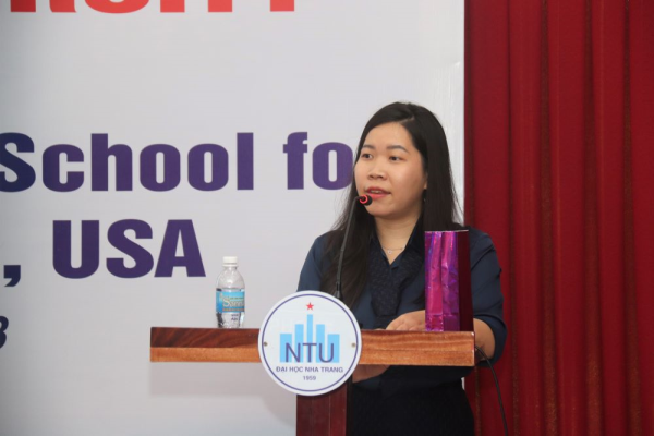 Sinh viên Trường ĐH Nha Trang giao lưu với đoàn sinh viên Trường ĐH Evergreen (Hoa Kỳ)