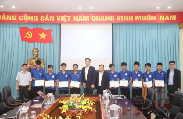 Làm việc với đại diện Công ty TNHH giải pháp kỹ thuật AVnet