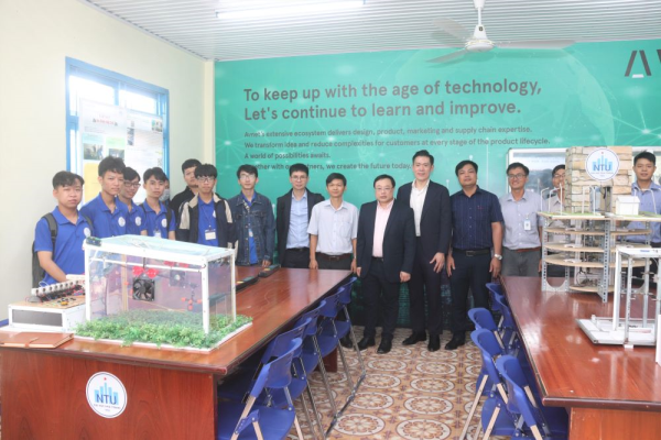 Làm việc với đại diện Công ty TNHH giải pháp kỹ thuật AVnet