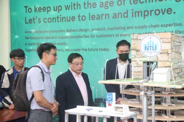 Làm việc với đại diện Công ty TNHH giải pháp kỹ thuật AVnet