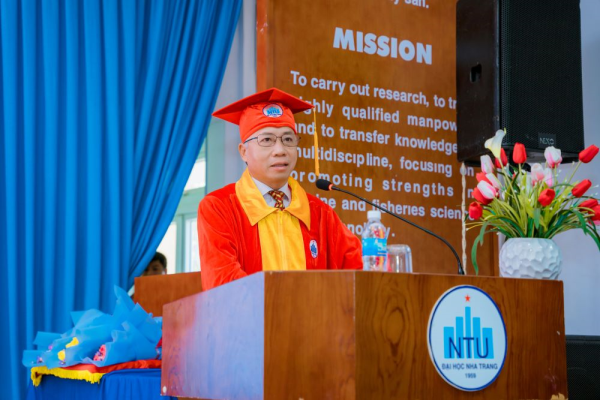 Trường ĐH Nha Trang tổ chức lễ tốt nghiệp đào tạo sau đại học năm 2023