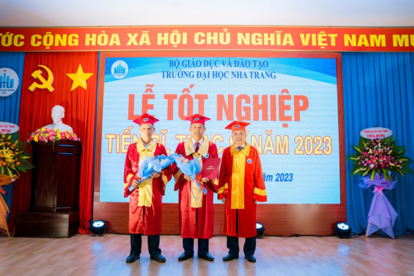 Trường ĐH Nha Trang tổ chức lễ tốt nghiệp đào tạo sau đại học năm 2023